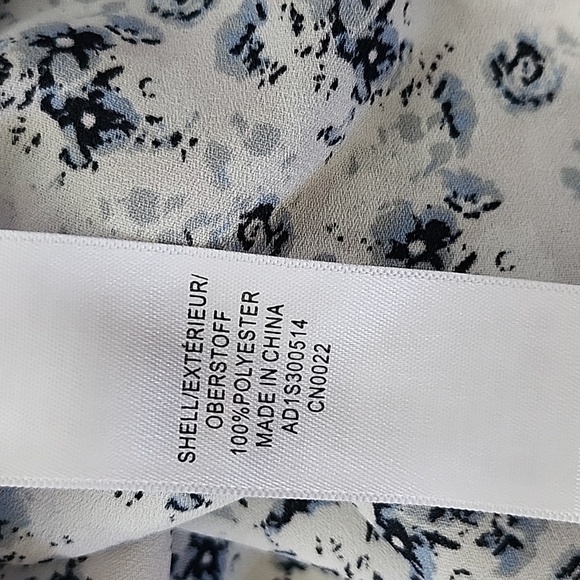 Adrianna Papell White Blouse with Blue Floral Print and Flutter Sleeves - Picture 11 of 12